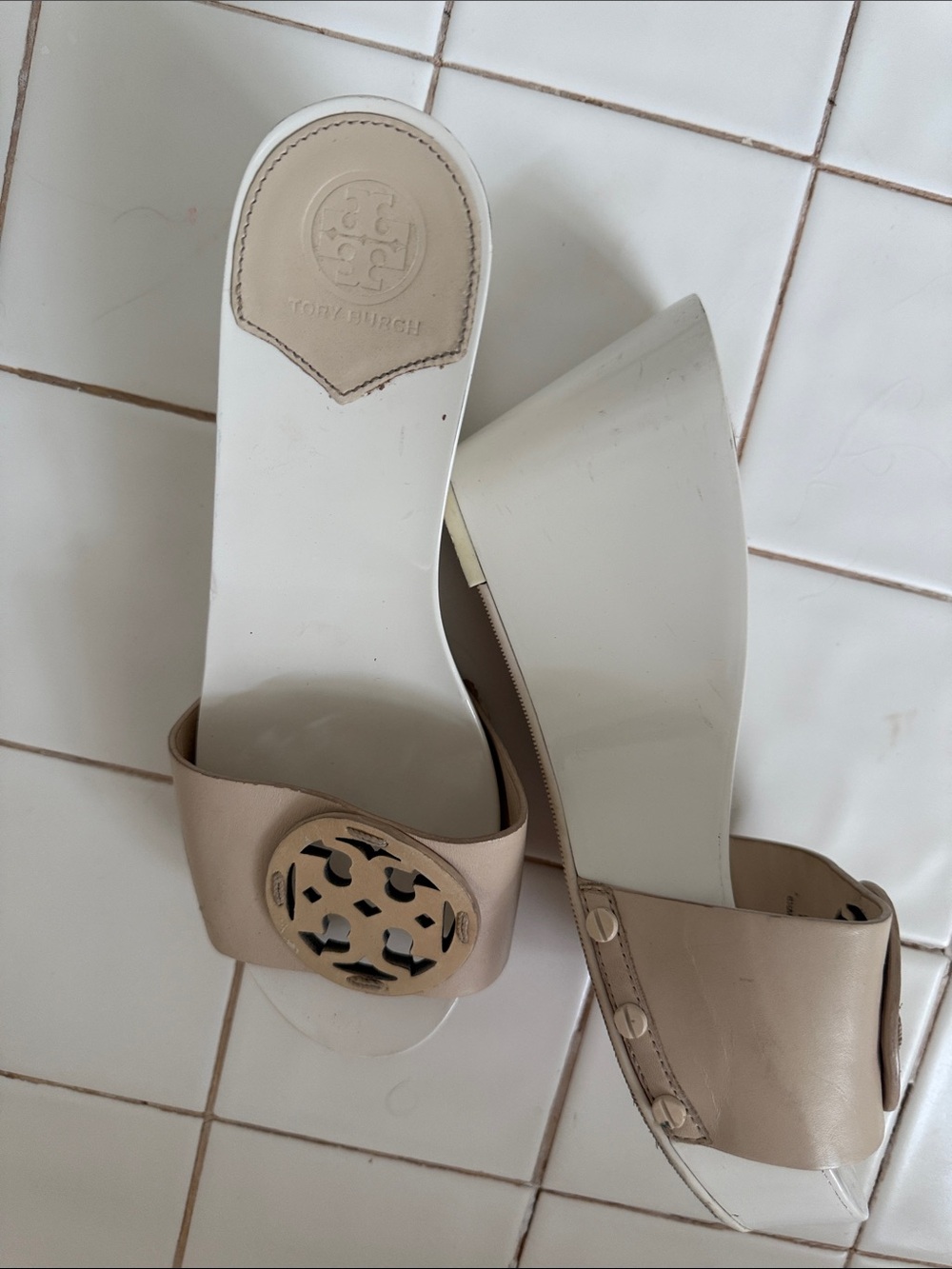Tori Birch wedge sandal slide mule 7 wedge is shiny  white RARE